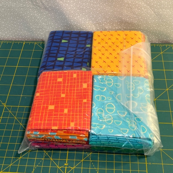 Quilting cotton - fat quarter bundle Modern Marks by Christa Watson for Benartex - Picture 3 of 7